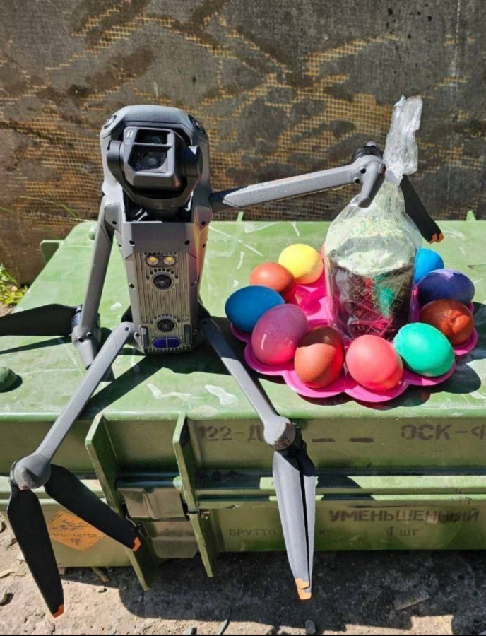 Саратовские бойцы СВО под звуки стрельбы и взрывов отметили Пасху с африканцами