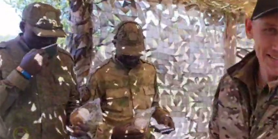 Саратовские бойцы СВО под звуки стрельбы и взрывов отметили Пасху с африканцами