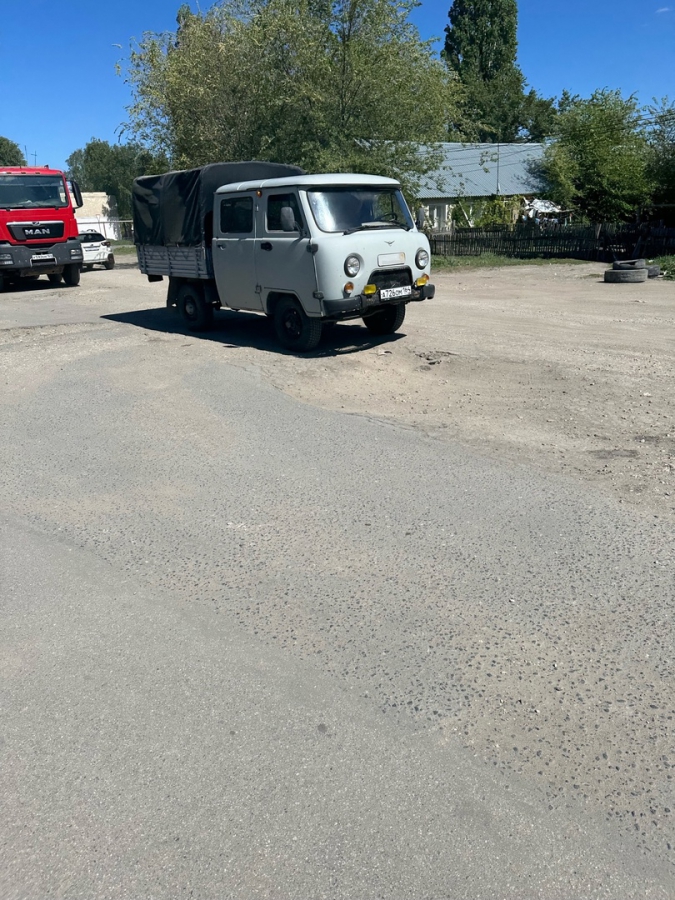 Горожане о разбитой дороге в Тепличном: Хочется взять машину на руки