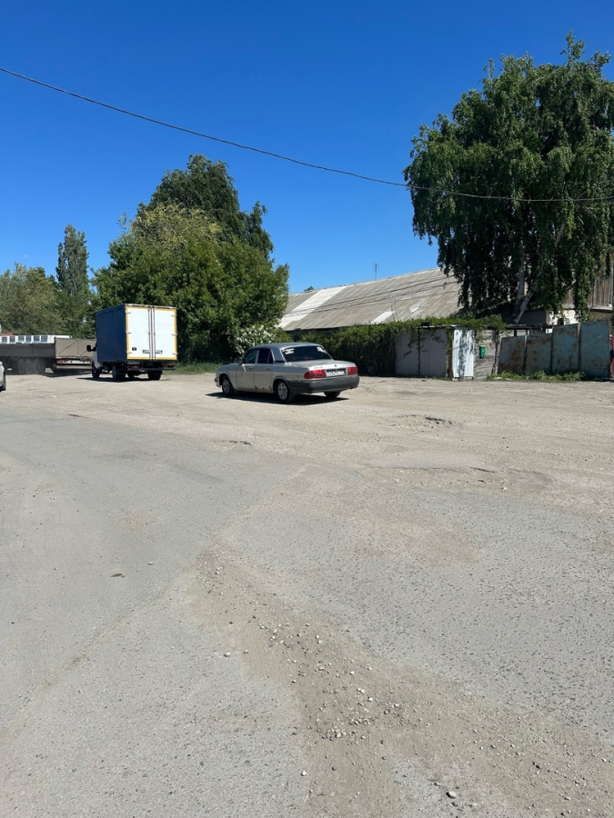 Горожане о разбитой дороге в Тепличном: Хочется взять машину на руки