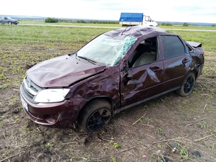 В Лысогорском районе женщина пострадала при съезде «Гранты» в кювет