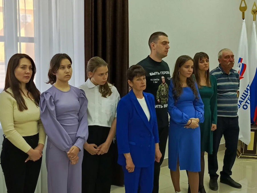 Родным погибшего на СВО Сергея Назарова передали Золотую звезду Героя России