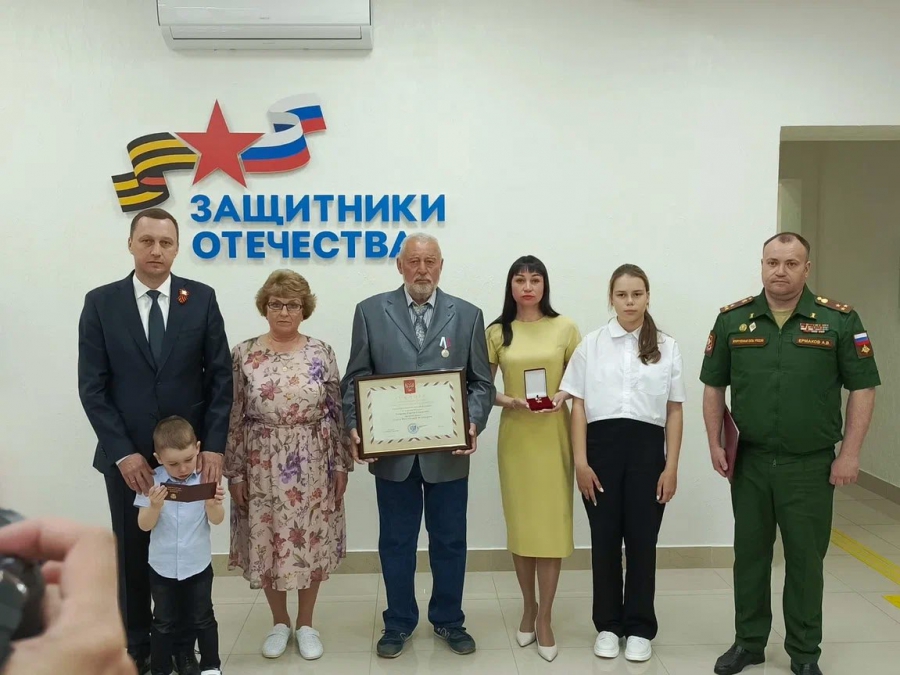 Родным погибшего на СВО Сергея Назарова передали Золотую звезду Героя России