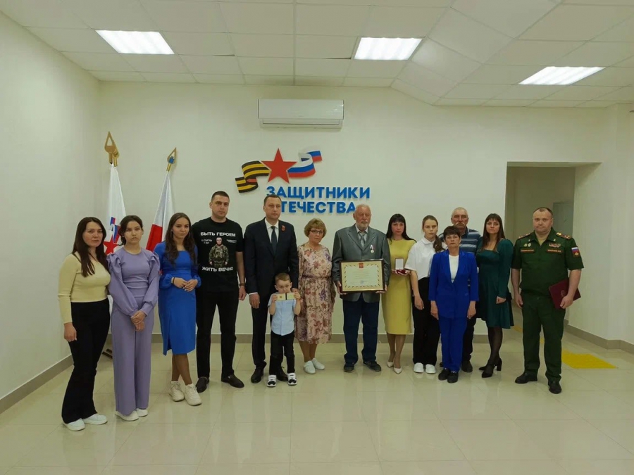 Родным погибшего на СВО Сергея Назарова передали Золотую звезду Героя России
