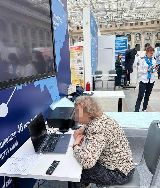 Главе Минздрава РФ показали разработанный в Саратове ЭКГ-регистратор