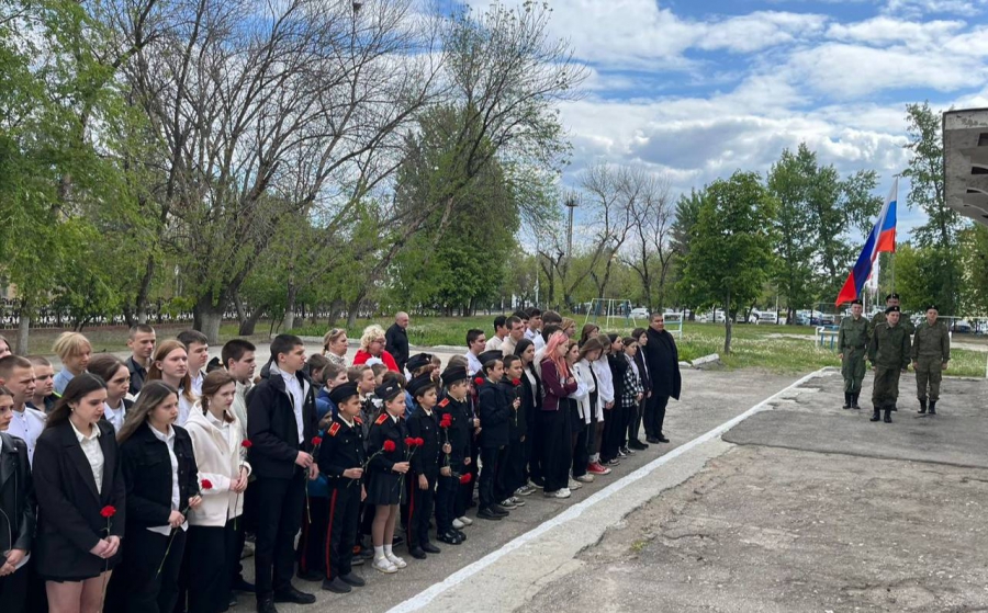 В Саратове увековечили имя погибшего в СВО. Боец спас товарищей ценой жизни