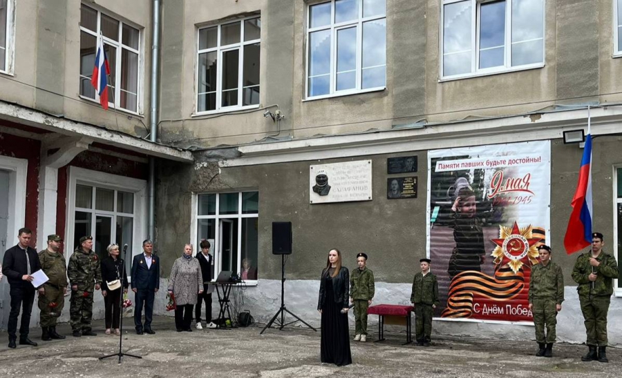 В Саратове увековечили имя погибшего в СВО. Боец спас товарищей ценой жизни