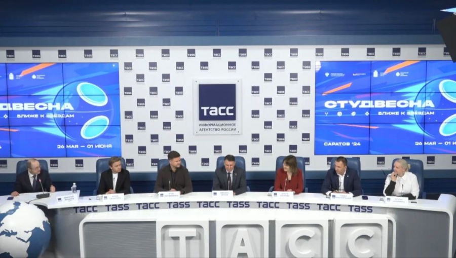 Участники Студвесны в Саратове отказались от салюта ради поддержки бойцов СВО