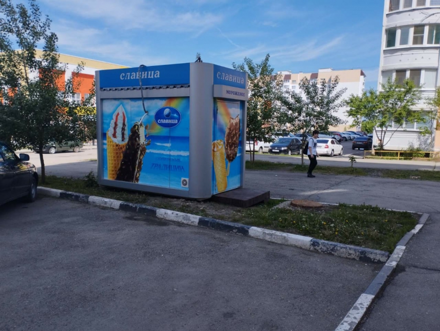 Жители Солнечного-2 возмутились размножению ларьков в зеленых зонах