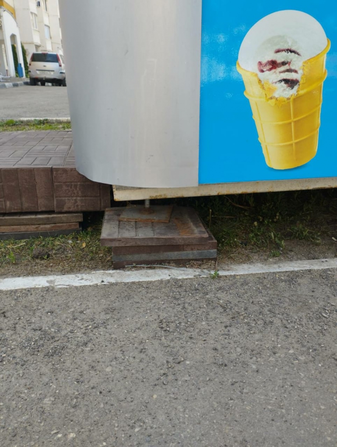 Жители Солнечного-2 возмутились размножению ларьков в зеленых зонах