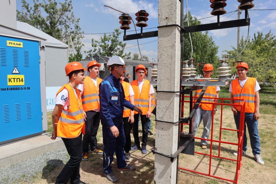 Точность и безопасность выполнения работ оттачивали сотрудники «Облкоммунэнерго» на специализированном полигоне