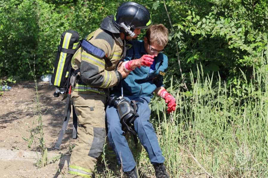 В Саратове пожарные спасали «окровавленных» людей на взрывоопасном предприятии