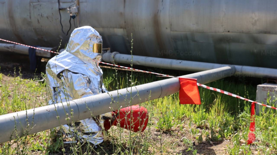 В Саратове пожарные спасали «окровавленных» людей на взрывоопасном предприятии