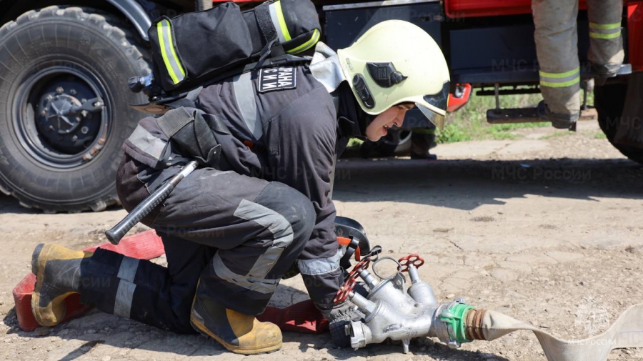 В Саратове пожарные спасали «окровавленных» людей на взрывоопасном предприятии