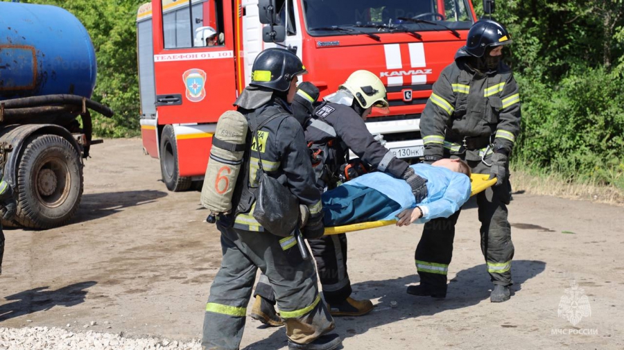 В Саратове пожарные спасали «окровавленных» людей на взрывоопасном предприятии