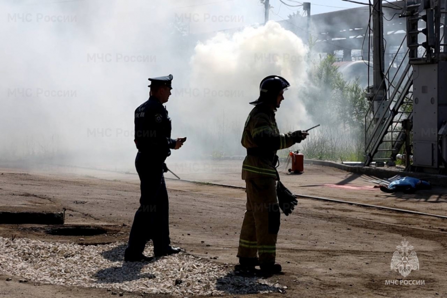 В Саратове пожарные спасали «окровавленных» людей на взрывоопасном предприятии
