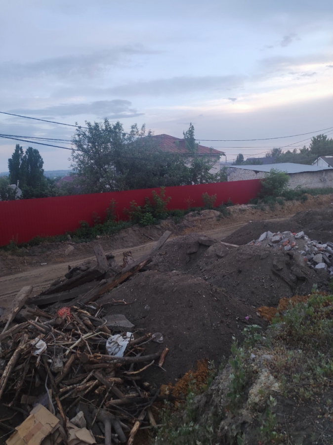 Скоростной трамвай. На пути маршрута №9 сбросили строительный мусор