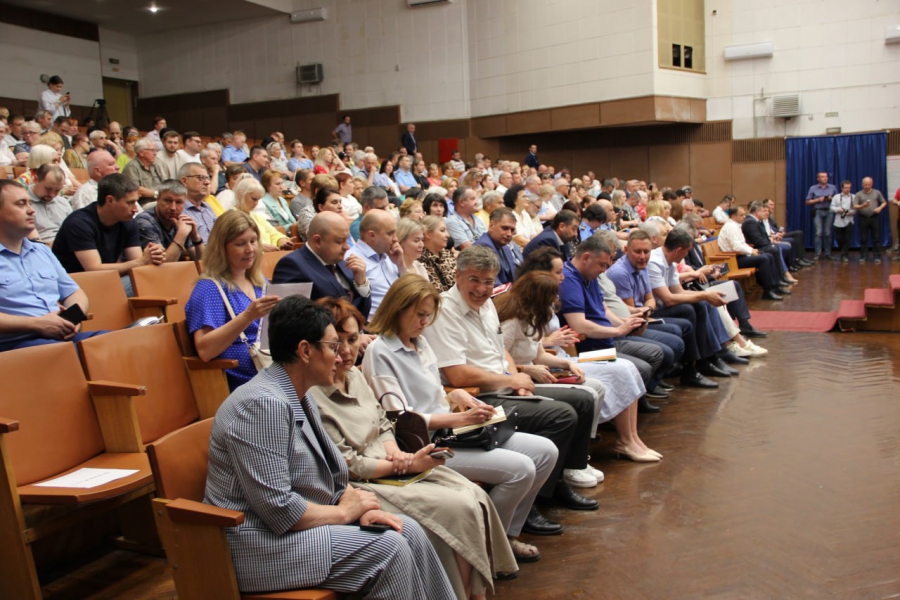 Володин призвал работать во дворах Саратова, как на фронте