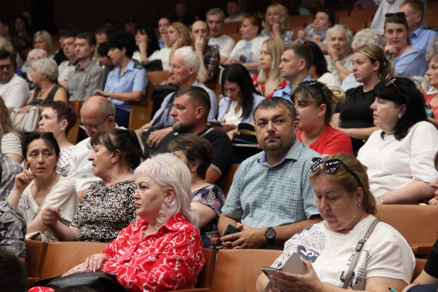 Володин призвал работать во дворах Саратова, как на фронте