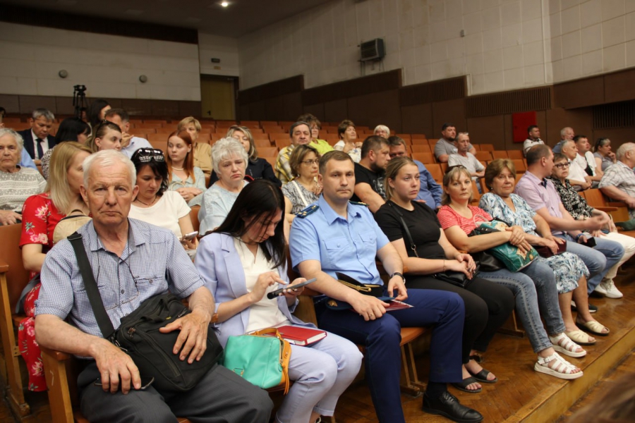 Володин призвал работать во дворах Саратова, как на фронте