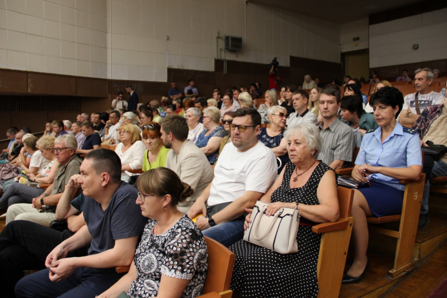 Володин призвал работать во дворах Саратова, как на фронте