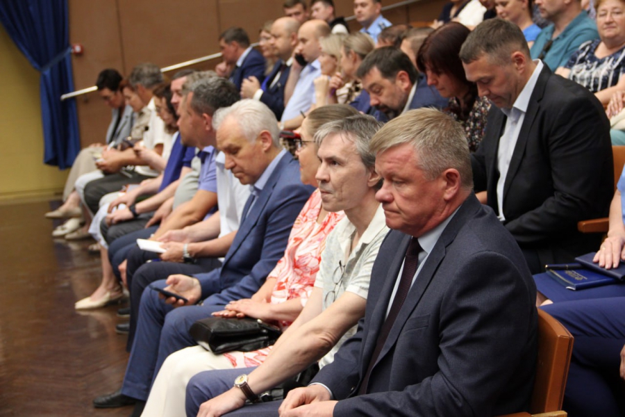 Володин призвал работать во дворах Саратова, как на фронте