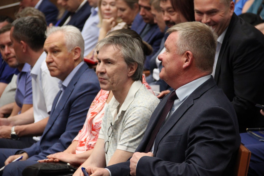 Володин призвал работать во дворах Саратова, как на фронте