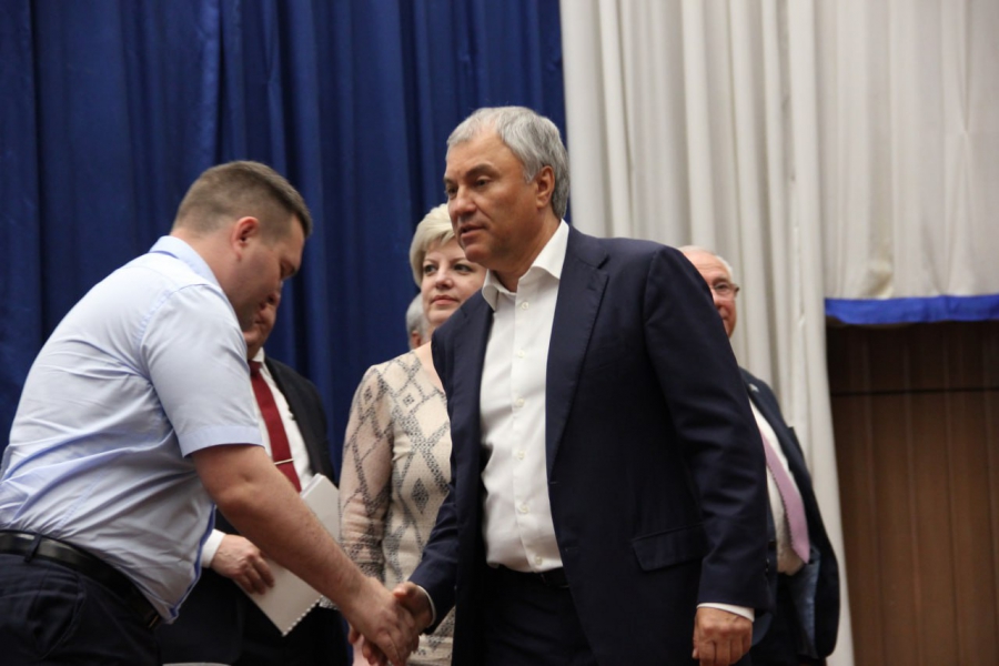 Володин призвал работать во дворах Саратова, как на фронте