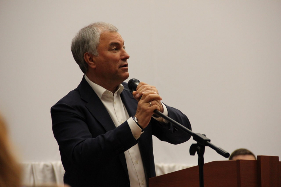 Володин призвал работать во дворах Саратова, как на фронте