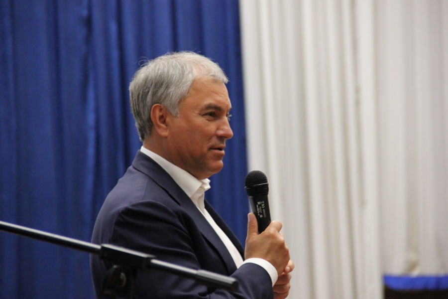 Володин призвал работать во дворах Саратова, как на фронте