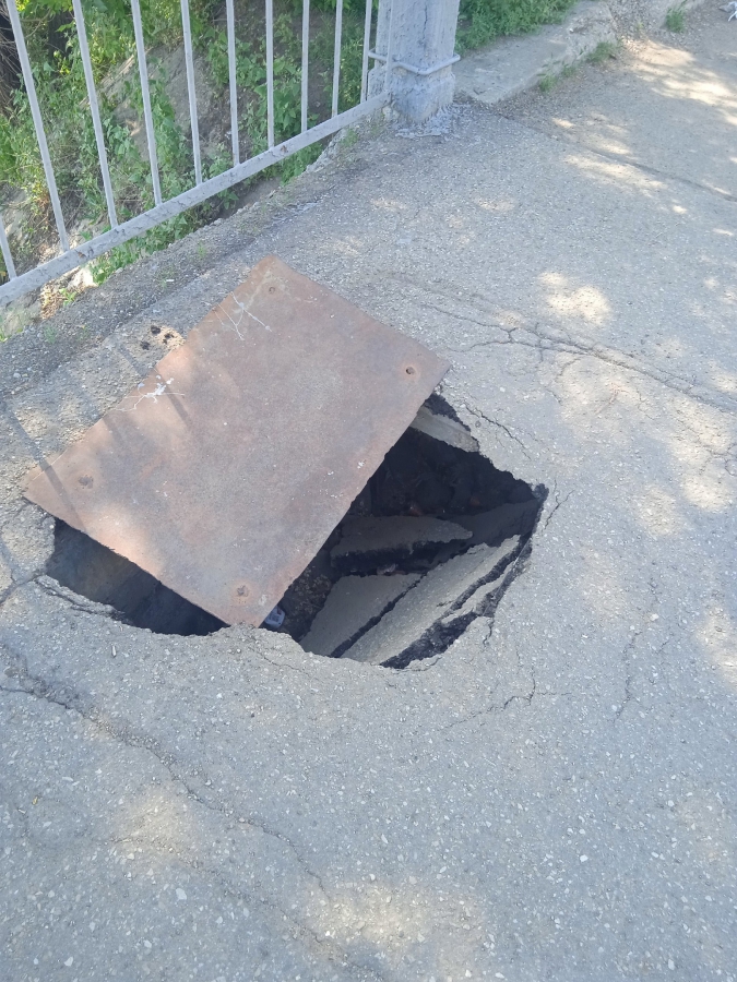 Жители Заводского района рискуют жизнью и здоровьем на разваливающемся мосту