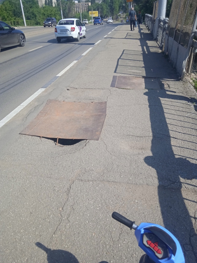 Жители Заводского района рискуют жизнью и здоровьем на разваливающемся мосту