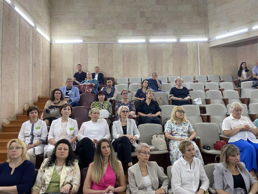 Саратовским медикам официально представили нового и.о. министра здравоохранения