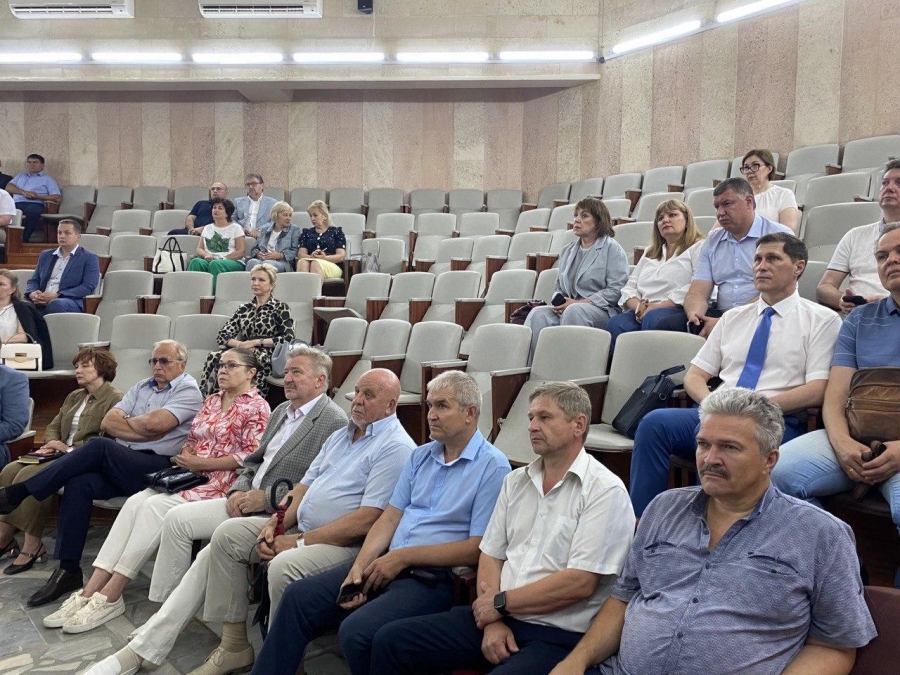 Саратовским медикам официально представили нового и.о. министра здравоохранения