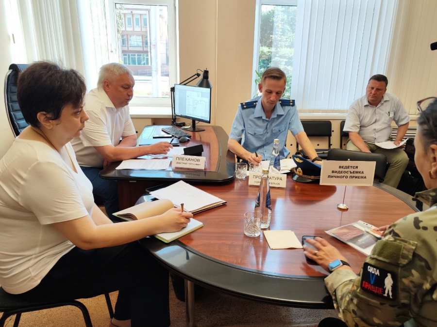 Глава Энгельсского района помог семье участника СВО с коммунальными проблемами