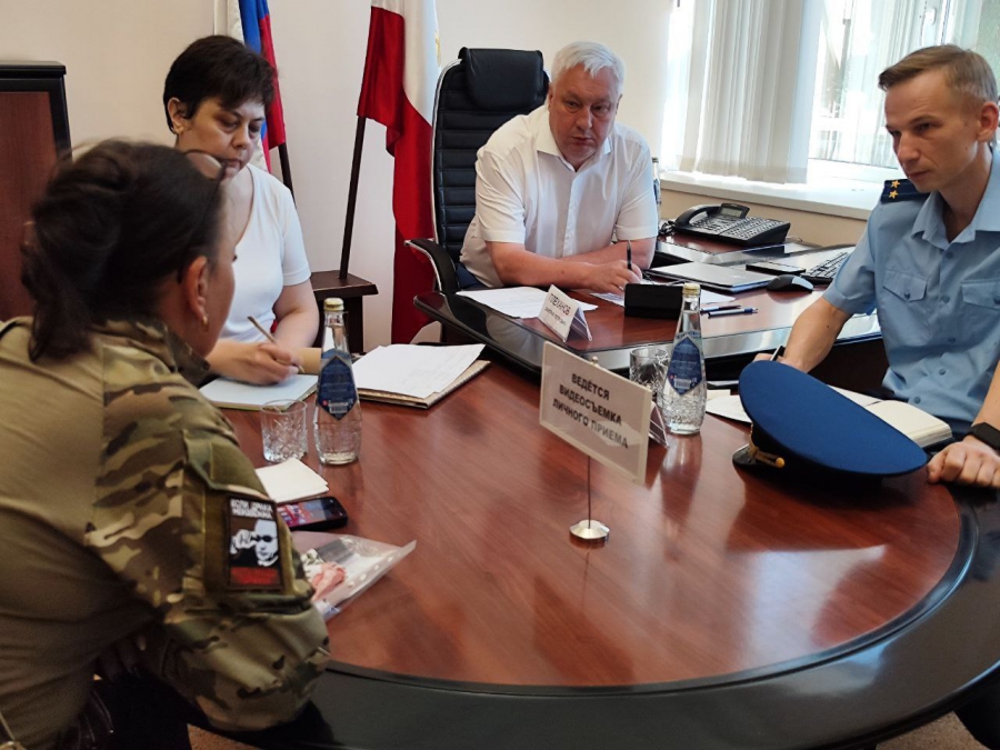 Глава Энгельсского района помог семье участника СВО с коммунальными проблемами