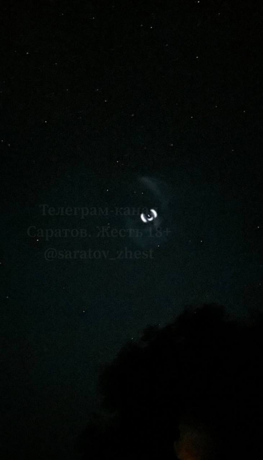 Саратовцев напугал загадочный светящийся НЛО в небе