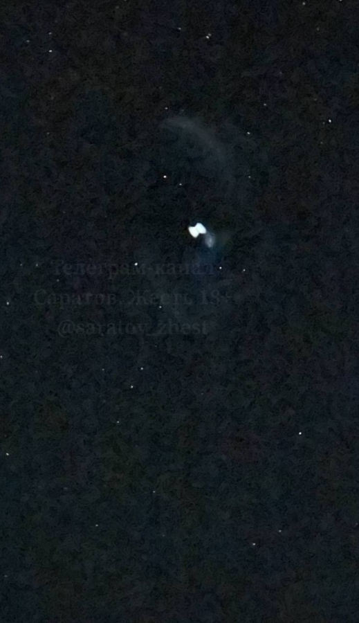 Саратовцев напугал загадочный светящийся НЛО в небе