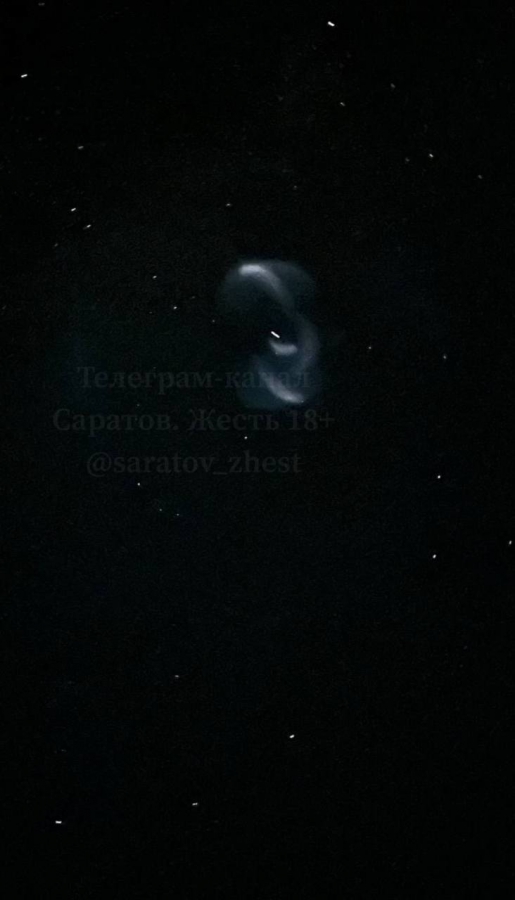 Саратовцев напугал загадочный светящийся НЛО в небе