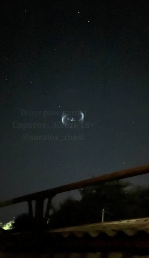 Саратовцев напугал загадочный светящийся НЛО в небе