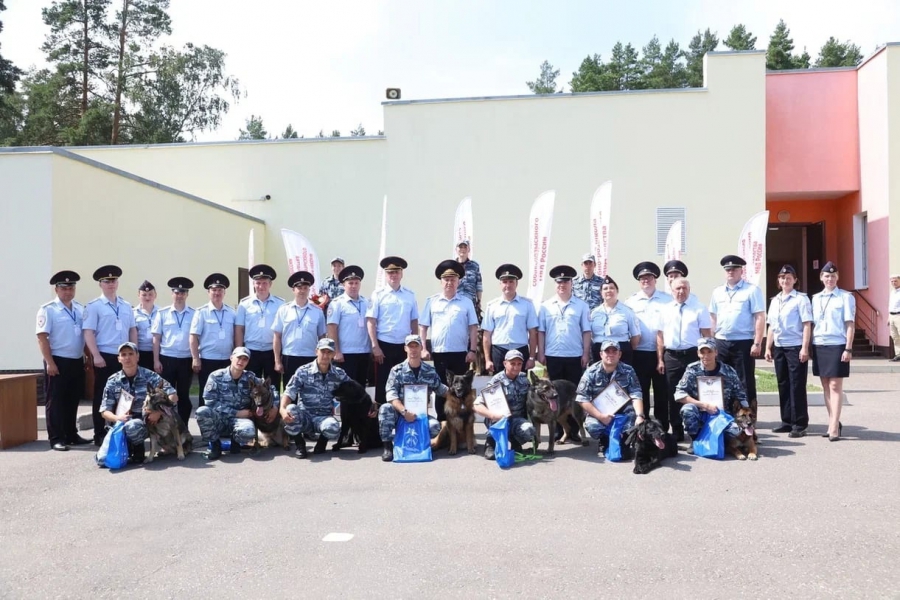 Полицейский-кинолог с собакой Адель из Саратова стала одной из лучших в России