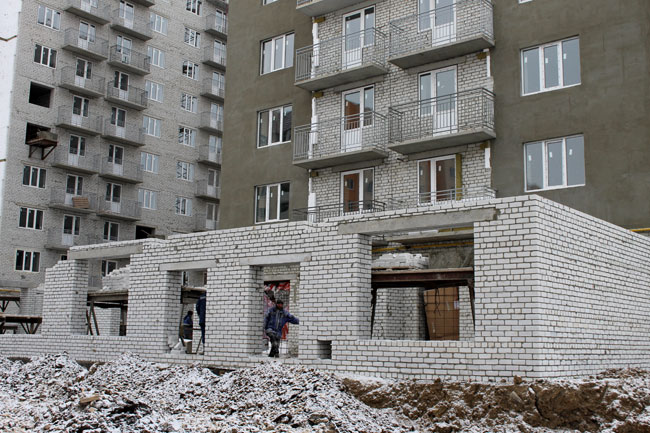 Журналистку не пустили в новостройки для переселенцев из аварийного жилья