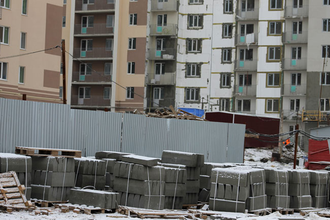 Журналистку не пустили в новостройки для переселенцев из аварийного жилья