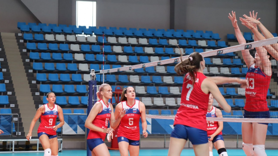 Девушки из саратовского «Протона» впервые примерили форму для игры за рубежом