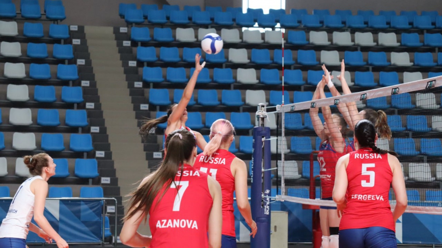 Девушки из саратовского «Протона» впервые примерили форму для игры за рубежом