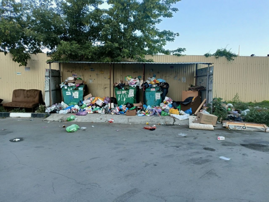 Саратовцы жалуются на свалки в центре города: «Жара, антисанитария, вонь!»