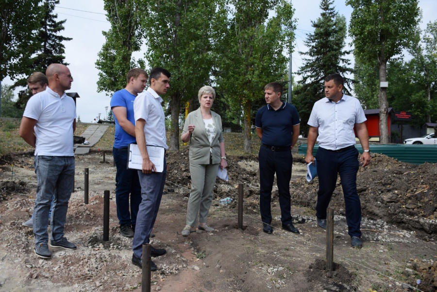 В Парке Победы заменят плитку у Вечного огня и асфальт у «Журавлей»