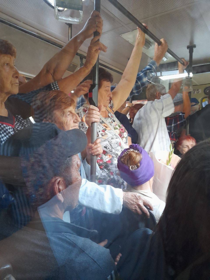 Саратовцы пожаловались на перегруженные людьми автобусы №28