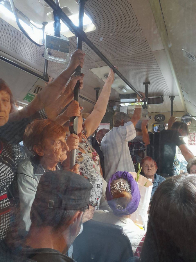 Саратовцы пожаловались на перегруженные людьми автобусы №28