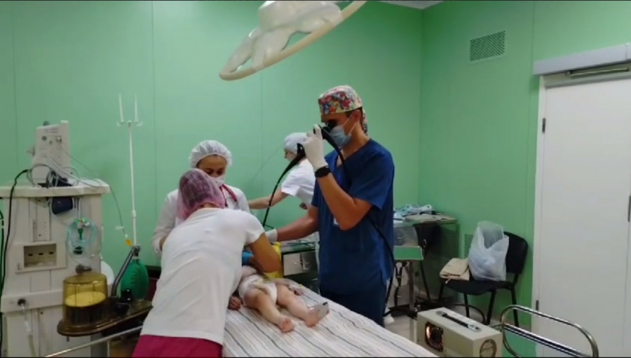 В Саратове девочка проглотила часть бельевой прищепки. Врачи спасли ребенка